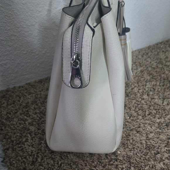Guess White Leather Shoulder Bag W/ Colorful Tassel Bag Charms (FAIR/GOOD) ✨️ - Picture 10 of 16